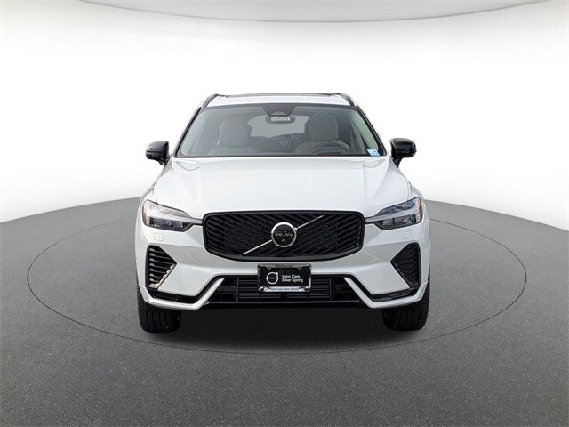 2026 Volvo XC60 Hybrid T8 eAWD photo 2