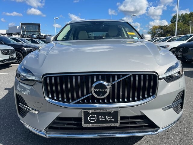 2023 Volvo XC60 B5 Plus photo 2