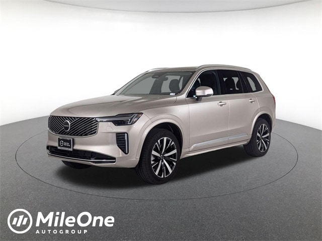 2025 Volvo XC90 Core's photo