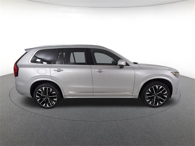 2025 Volvo XC90 B5 Plus photo 4