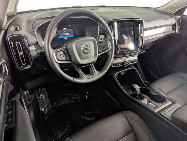 2025 Volvo XC40 Core - Photo 11