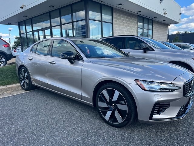 2024 Volvo S60 T8 Ultimate photo 2