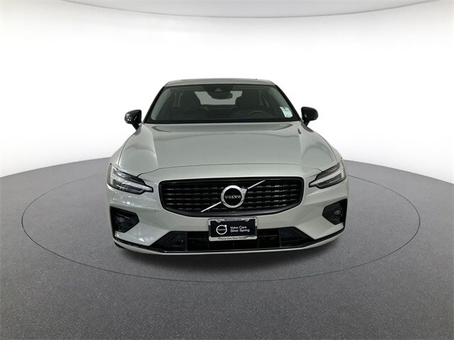 2022 Volvo S60 Inscription R-Design Expression T8 Momentum B5 photo 2