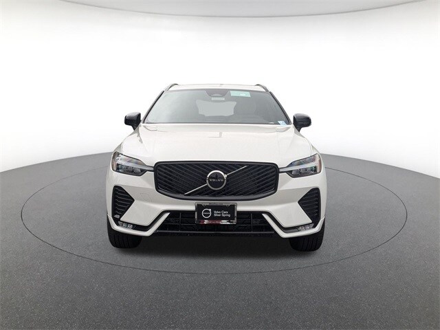 2026 Volvo XC60 B5 Core photo 2