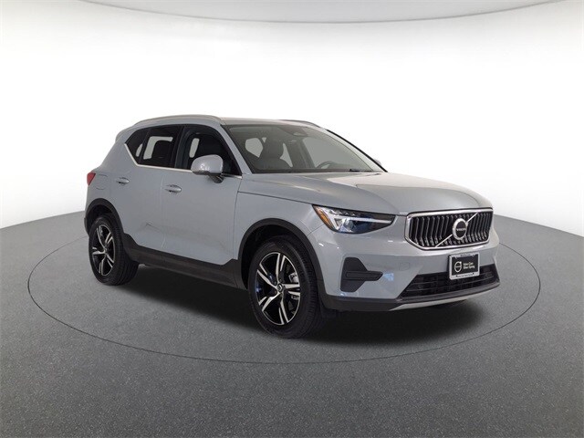 2025 Volvo XC40 Core photo 3