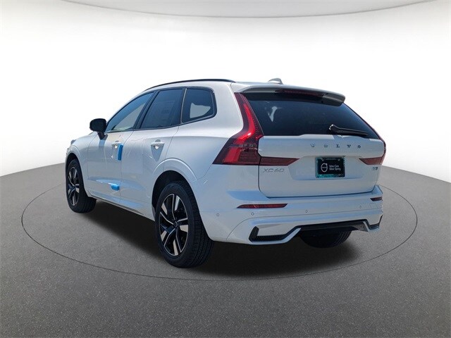 2026 Volvo XC60 B5 Plus photo 3