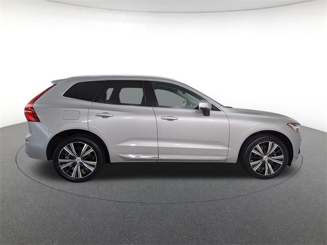 2023 Volvo XC60 B5 Plus photo 4