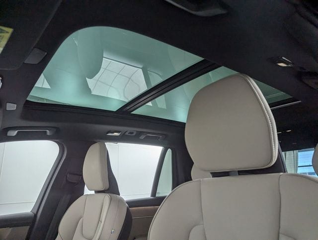 2026 Volvo XC90 Core - Photo 15