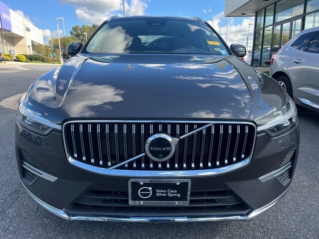 2023 Volvo XC60 B5 Plus photo 2
