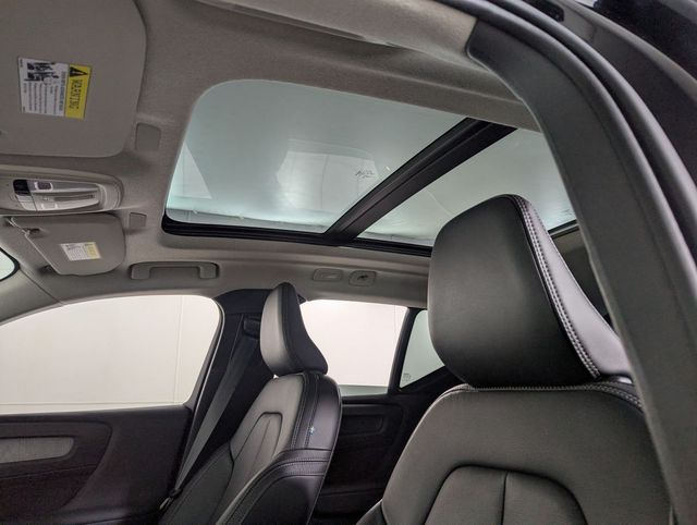 2025 Volvo XC40 Core - Photo 17