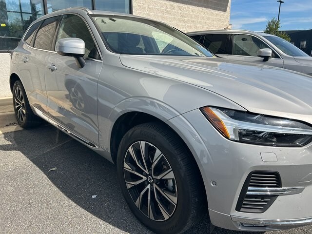 2023 Volvo XC60 Plus photo 3