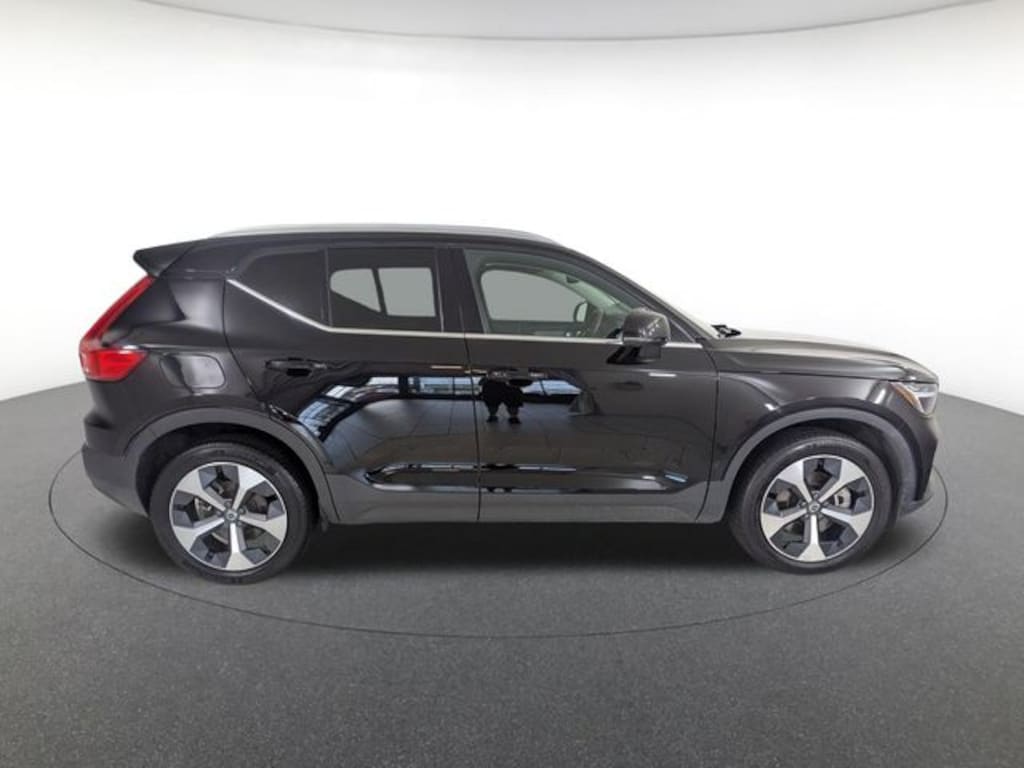 Certified 2025 Volvo XC40 B5 Core Bright Theme SUV