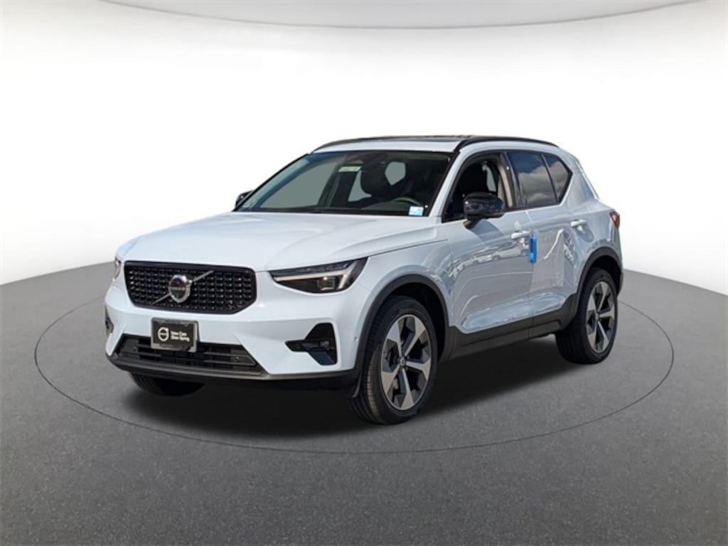 New 2026 Volvo XC40 B5 Plus SUV