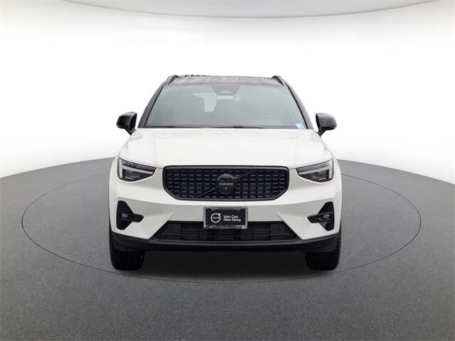 2026 Volvo XC40 photo 2