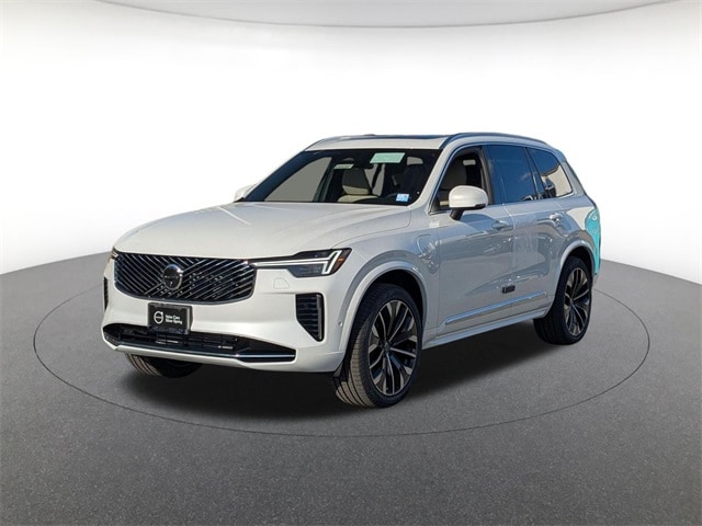 2026 Volvo XC90 Plus's photo