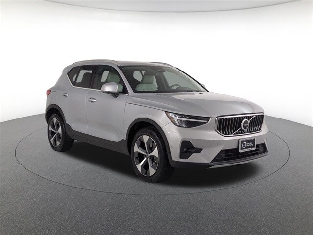 2023 Volvo XC40 AWD Plus photo 3