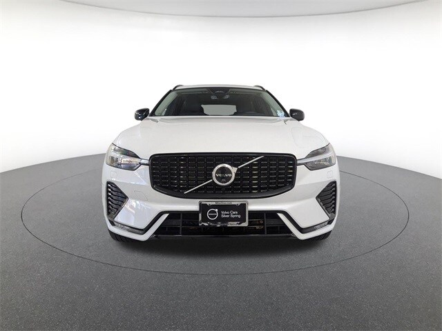 2023 Volvo XC60 B5 Plus photo 2