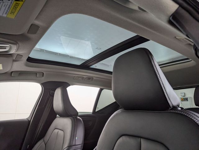 2026 Volvo XC40 Plus - Photo 17