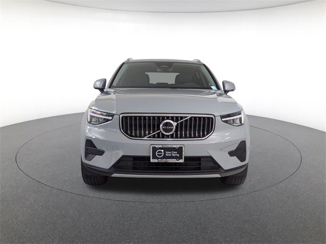 2025 Volvo XC40 Core photo 2