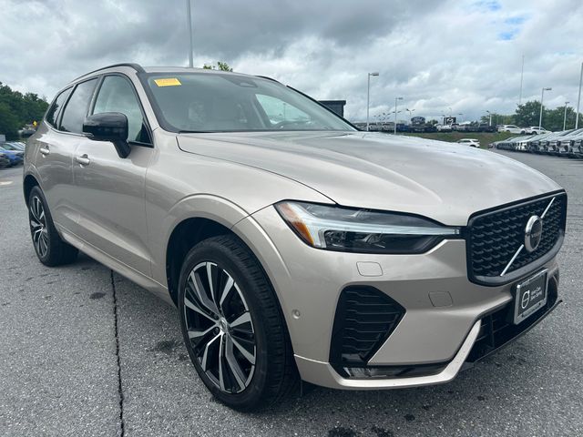2023 Volvo XC60 B5 Ultimate Dark Theme AWD's photo