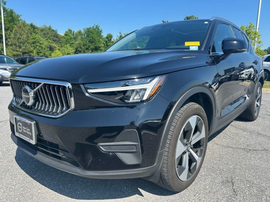Used 2025 Volvo XC40 B5 Core Bright Theme SUV