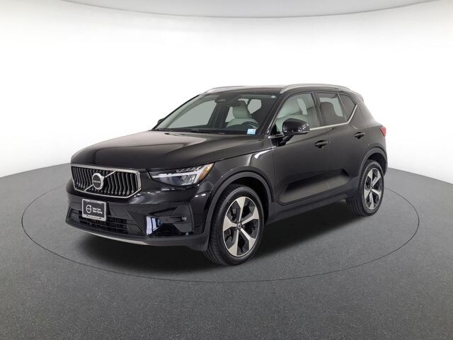 2023 Volvo XC40 B5 AWD Plus Bright SUV