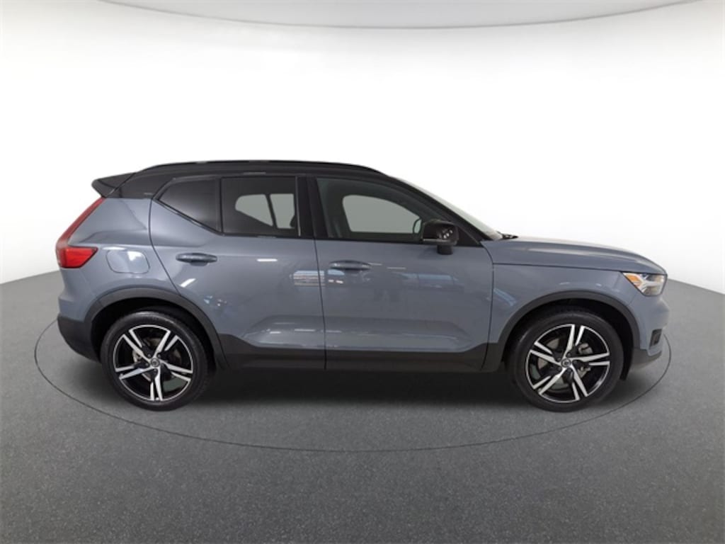 Used 2022 Volvo XC40 T5 AWD R-Design SUV