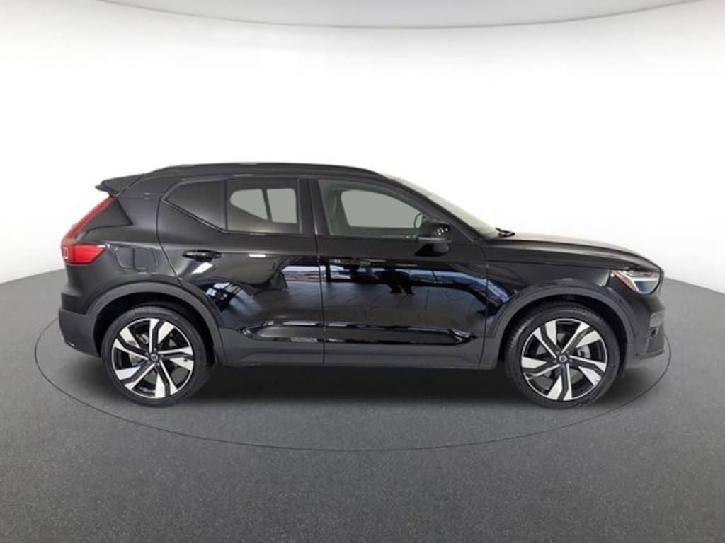 Certified 2023 Volvo XC40 B5 AWD Plus Dark SUV