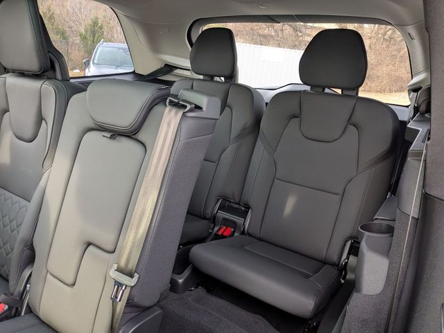 2026 Volvo XC90 Plus - Photo 18