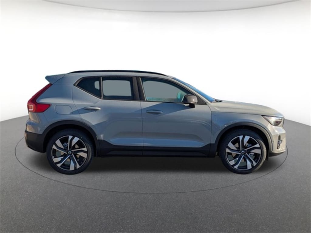 New 2026 Volvo XC40 B5 Ultra SUV