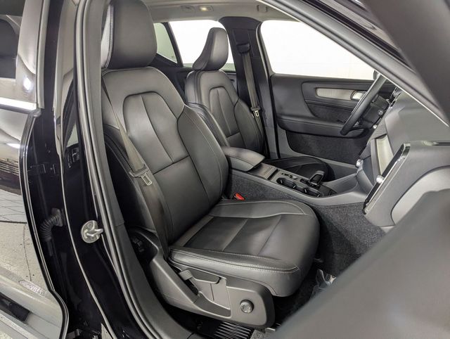 2025 Volvo XC40 Core - Photo 20