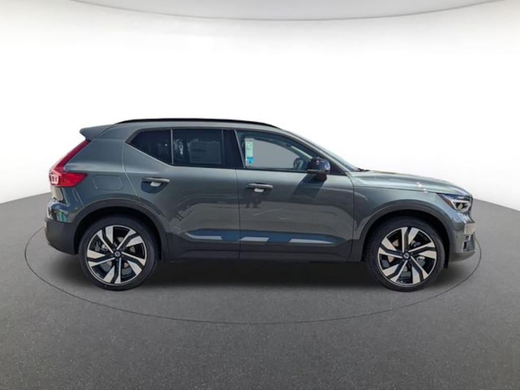 New 2026 Volvo XC40 B5 Ultra SUV