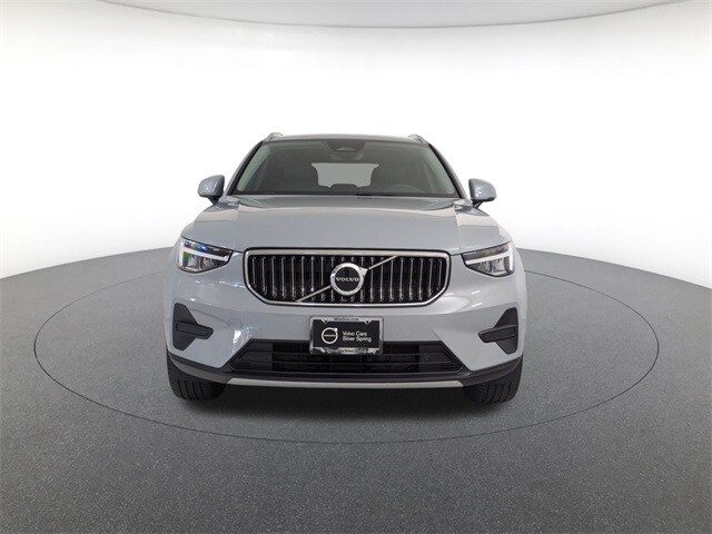 2025 Volvo XC40 Core photo 2