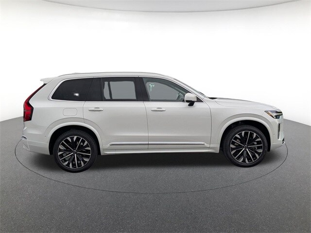 2026 Volvo XC90 T8 Plus photo 2
