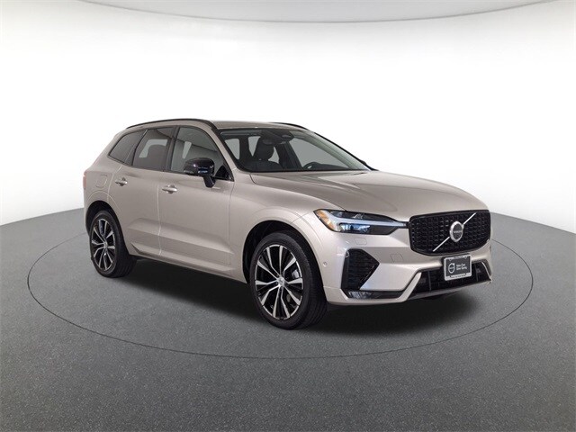 2023 Volvo XC60 B5 Plus photo 3