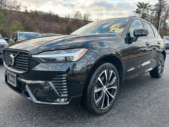 2023 Volvo XC60 B5 Plus photo 2