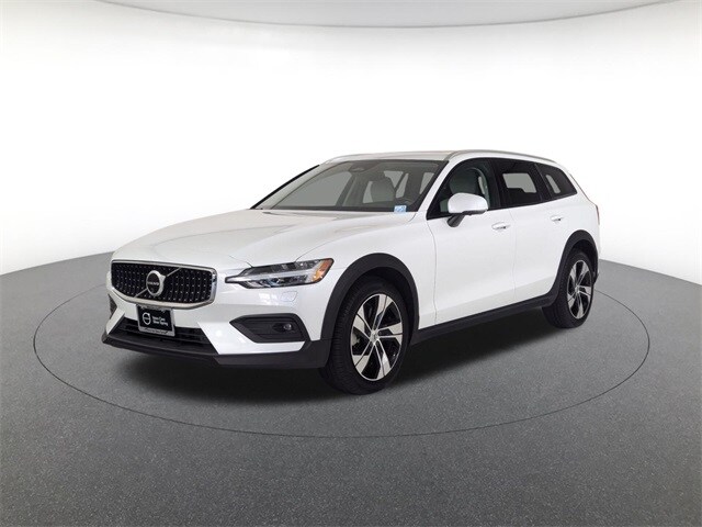 2024 Volvo V60 Cross Country B5 Plus Wagon