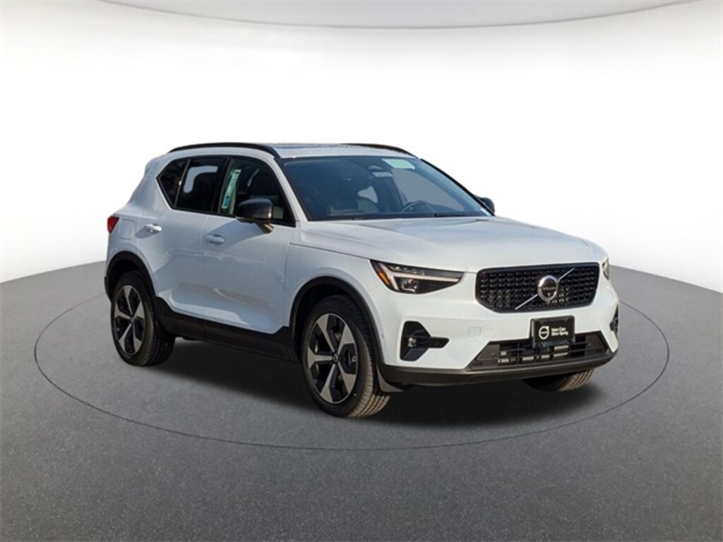 New 2026 Volvo XC40 B5 Plus SUV