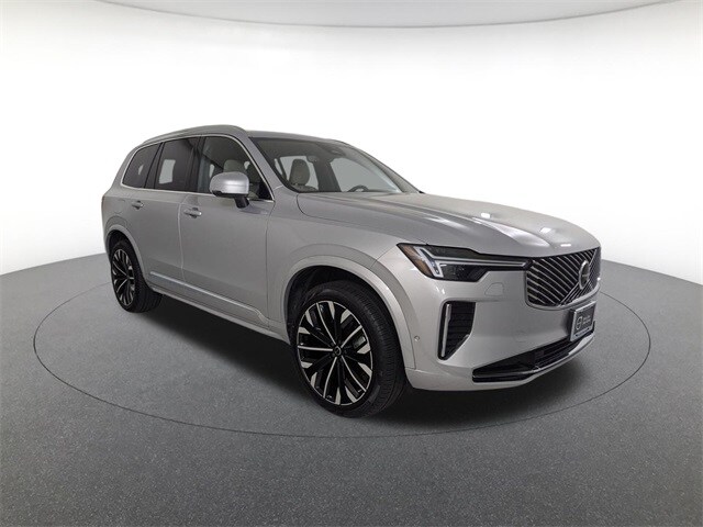 2025 Volvo XC90 B5 Plus photo 3