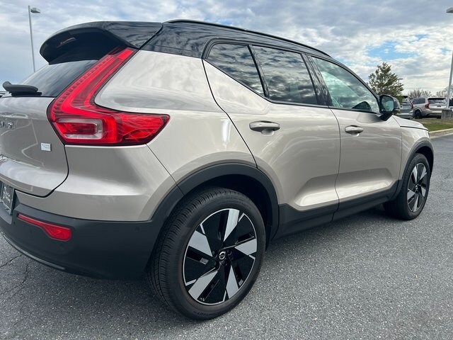 2024 Volvo XC40 Recharge Twin Plus photo 3