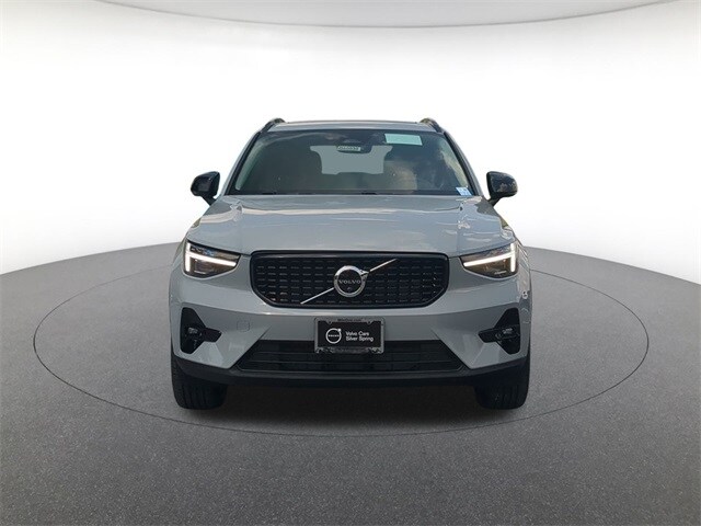 2026 Volvo XC40 Plus photo 2