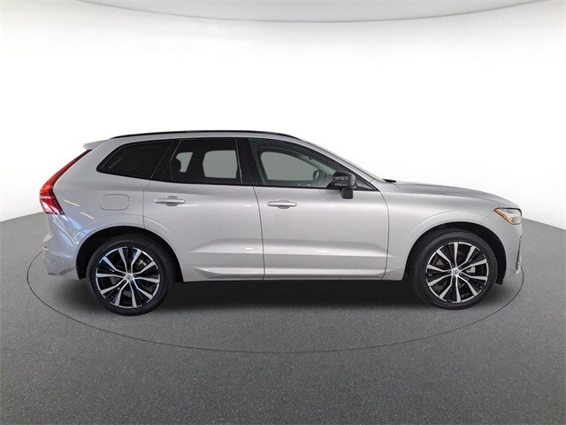 2023 Volvo XC60 B5 Plus photo 4