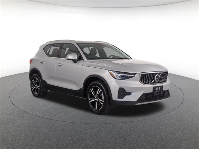 2025 Volvo XC40 Core photo 3
