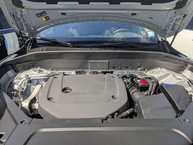 2026 Volvo XC90 Plus - Photo 17