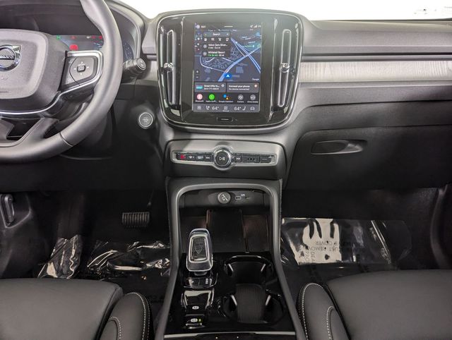 2026 Volvo XC40 Plus - Photo 13