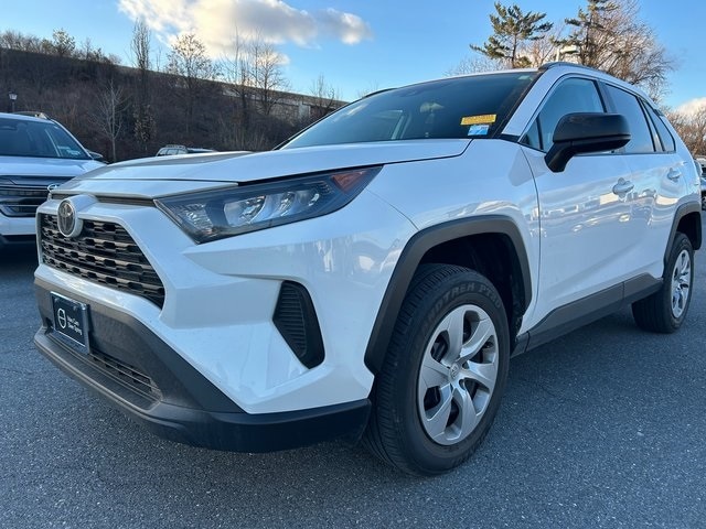 2020 Toyota RAV4 LE's photo