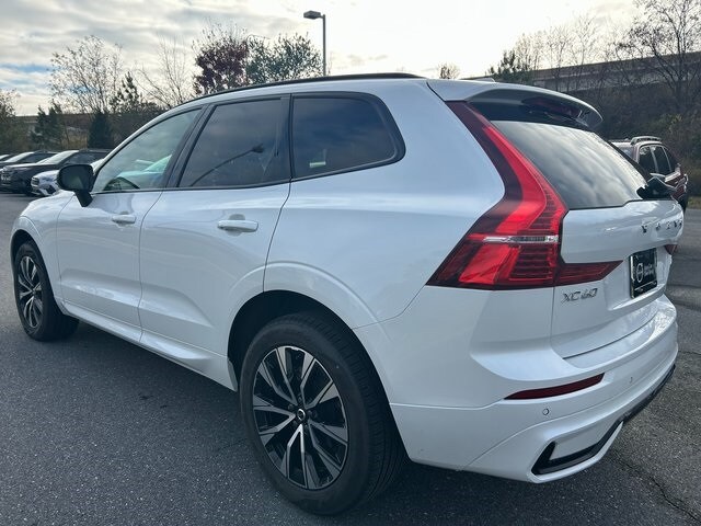 2025 Volvo XC60 B5 Core photo 2