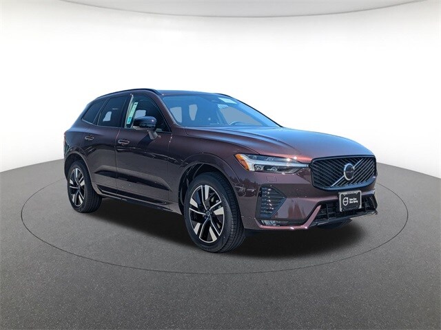 2026 Volvo XC60 B5 Core photo 3