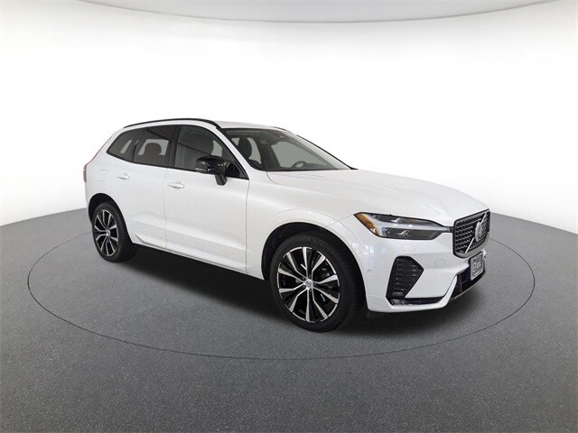 2023 Volvo XC60 B5 Plus photo 3