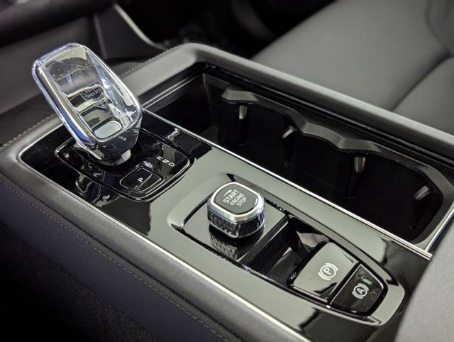 2025 Volvo XC90 Plus - Photo 11